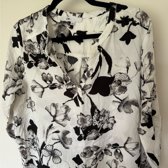 DR2 Black & White Floral Blouse - Picture 2 of 5
